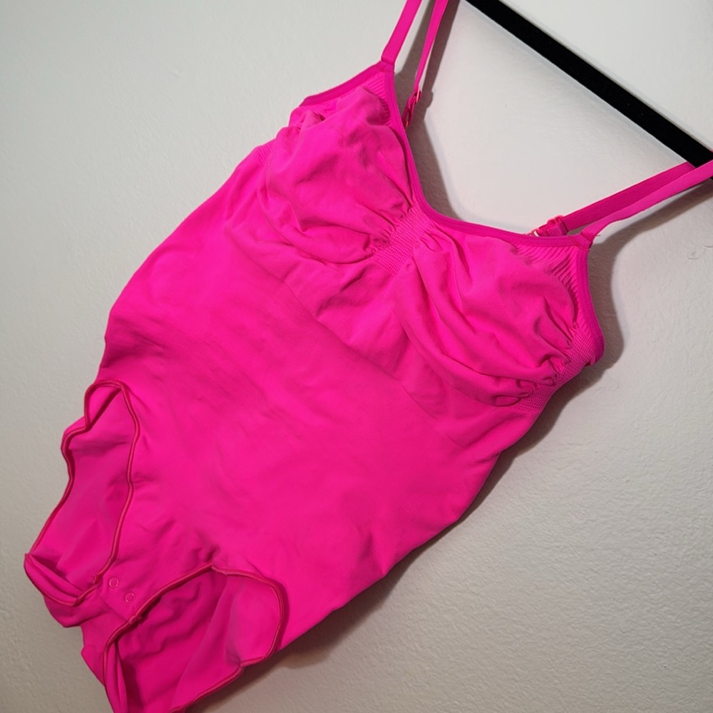 SKIMS 4X/5X SEAMLESS SCULPT Sculpting Bodysuit with Snaps Flamingo pink - Picture 8 of 11